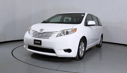 Toyota • Sienna