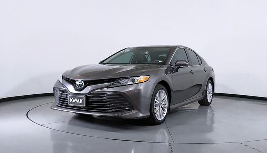 Toyota Camry XLE-2019