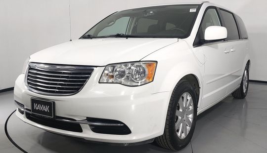 Chrysler • Town & Country