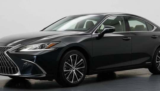 Lexus • ES