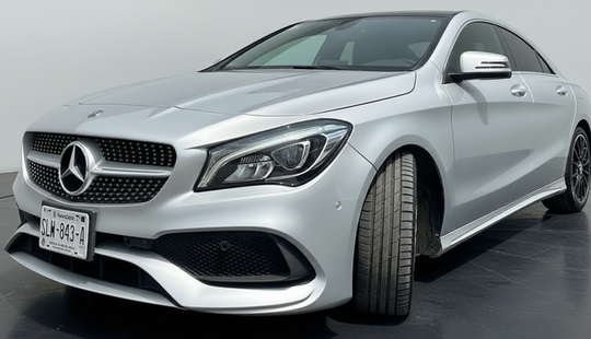 Mercedes Benz • Clase CLA