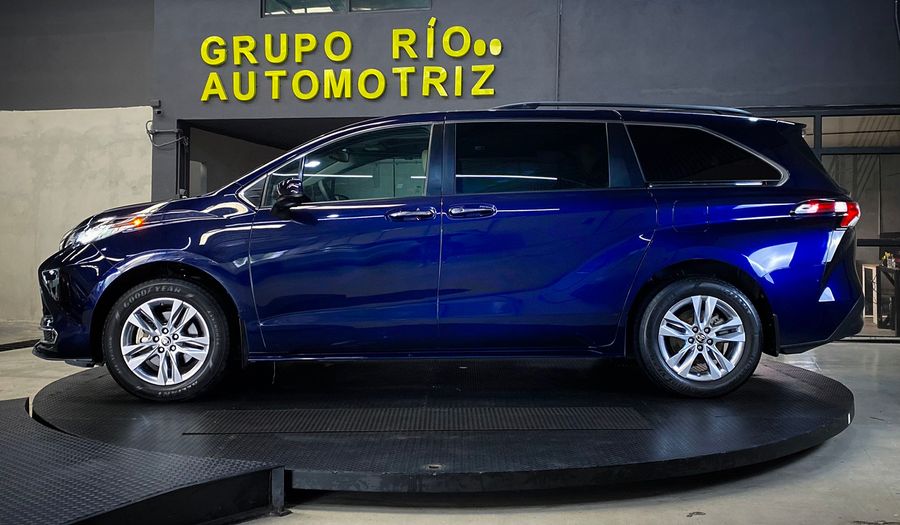 Toyota Sienna 2.5 HEV XLE PIEL AUTO Minivan 2022