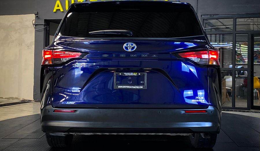 Toyota Sienna 2.5 HEV XLE PIEL AUTO Minivan 2022