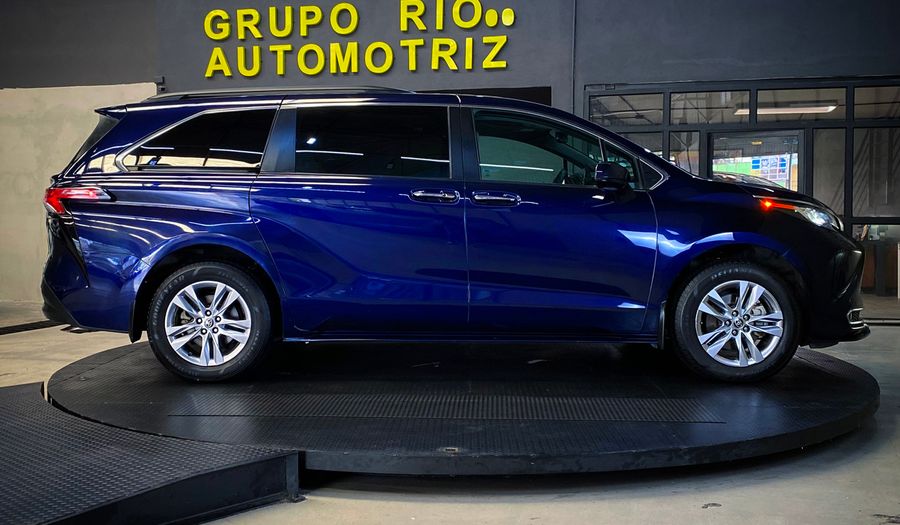 Toyota Sienna 2.5 HEV XLE PIEL AUTO Minivan 2022