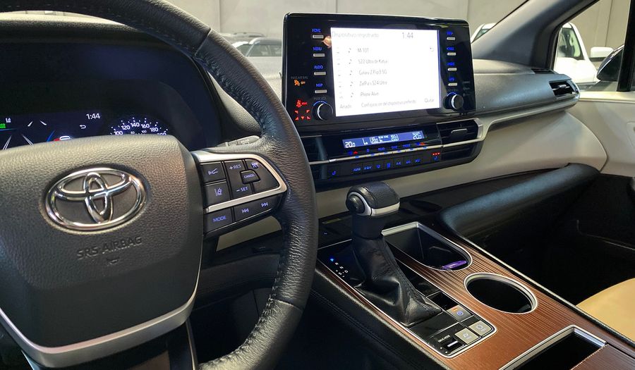 Toyota Sienna 2.5 HEV XLE PIEL AUTO Minivan 2022