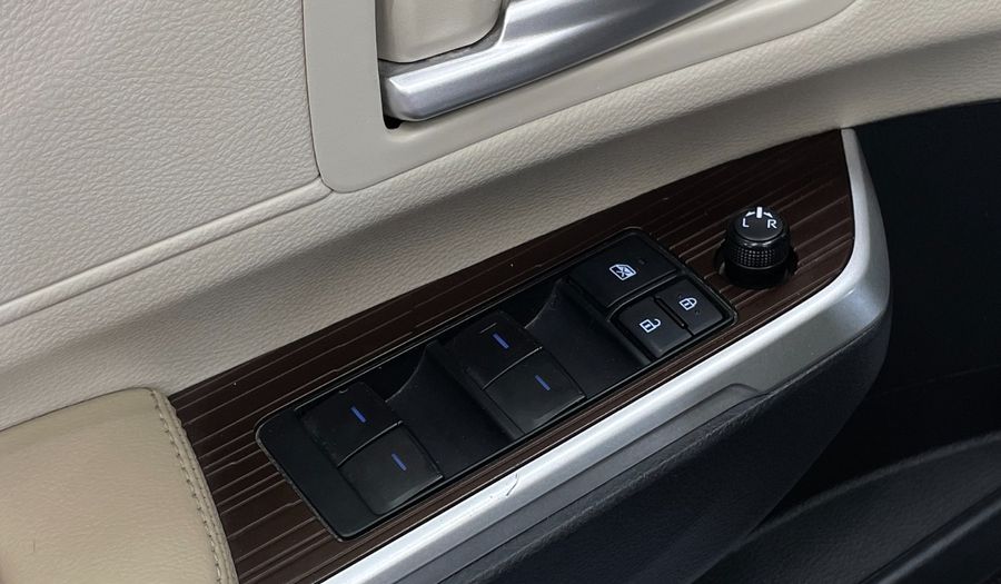 Toyota Sienna 2.5 HEV XLE PIEL AUTO Minivan 2022