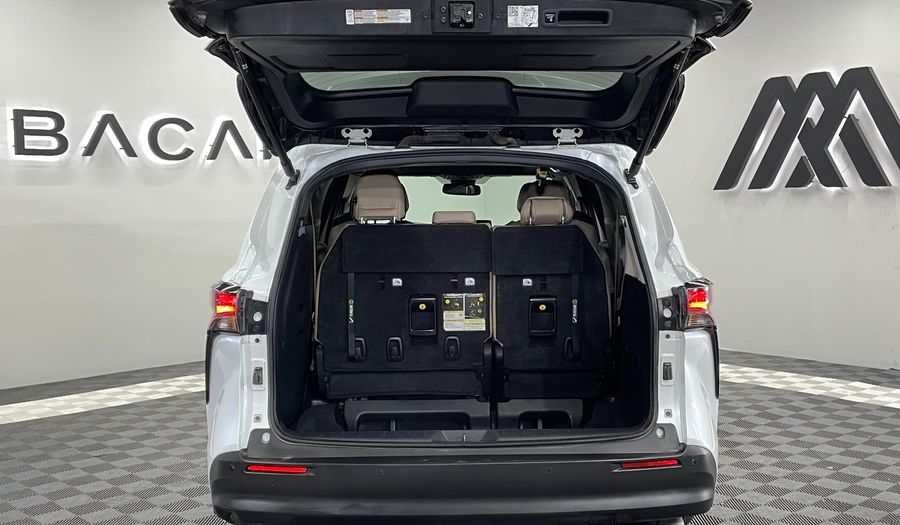Toyota Sienna 2.5 HEV XLE PIEL AUTO Minivan 2022