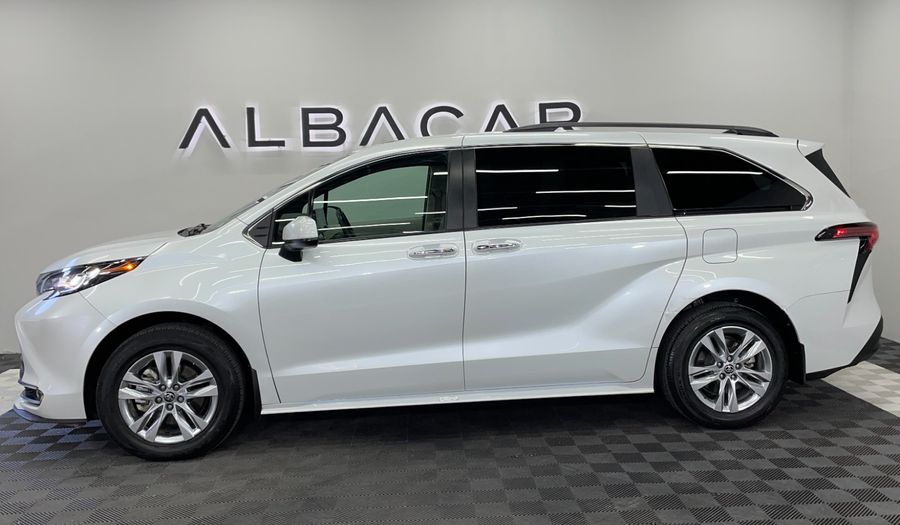 Toyota Sienna 2.5 HEV XLE PIEL AUTO Minivan 2022