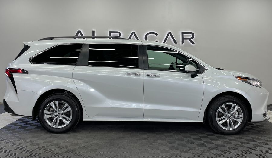 Toyota Sienna 2.5 HEV XLE PIEL AUTO Minivan 2022