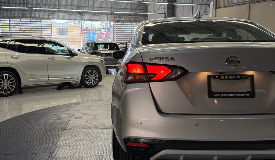 Nissan Versa 1.6 EXCLUSIVE CVT Sedan 2020