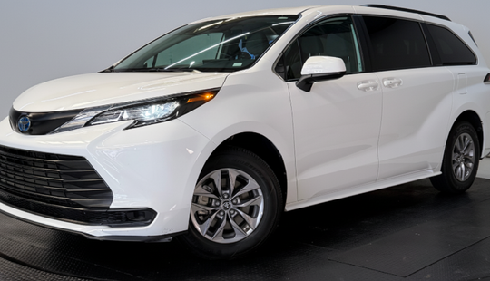Toyota • Sienna