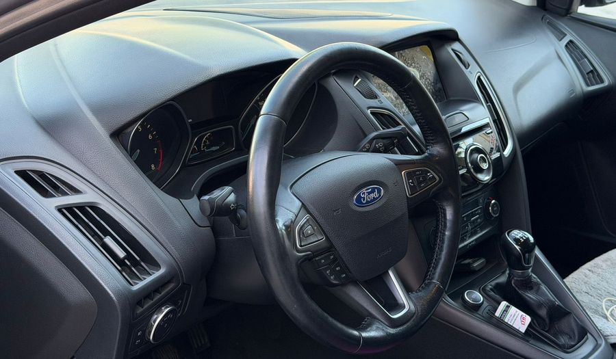 Ford Focus 2.0 SE LUXURY MT Hatchback 2016