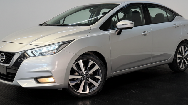 Nissan • Versa