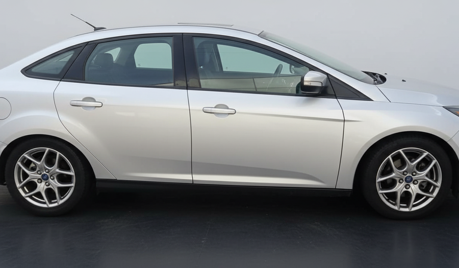 Ford Focus 2.0 SE LUXURY MT Hatchback 2016