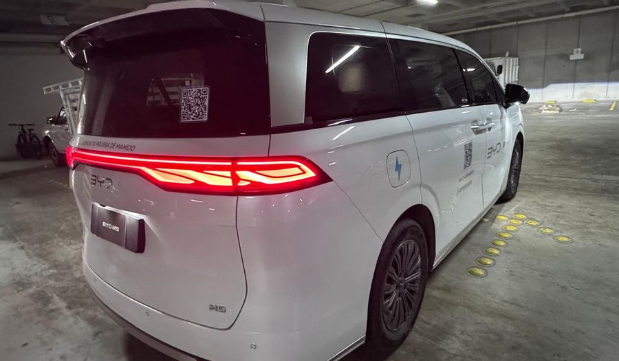 Byd M9 1.5T PHEV DM-I GL AUTO Minivan 2026