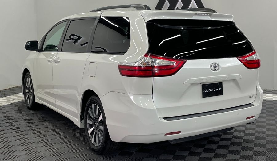 Toyota Sienna 3.5 XLE PIEL AUTO Minivan 2019