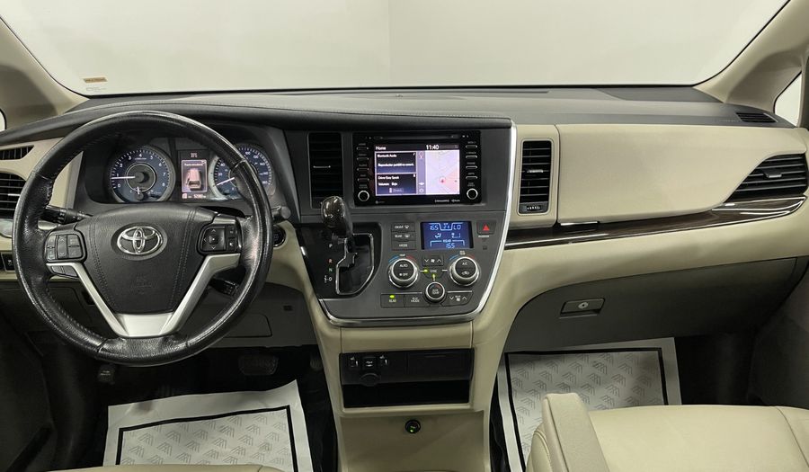 Toyota Sienna 3.5 XLE PIEL AUTO Minivan 2019