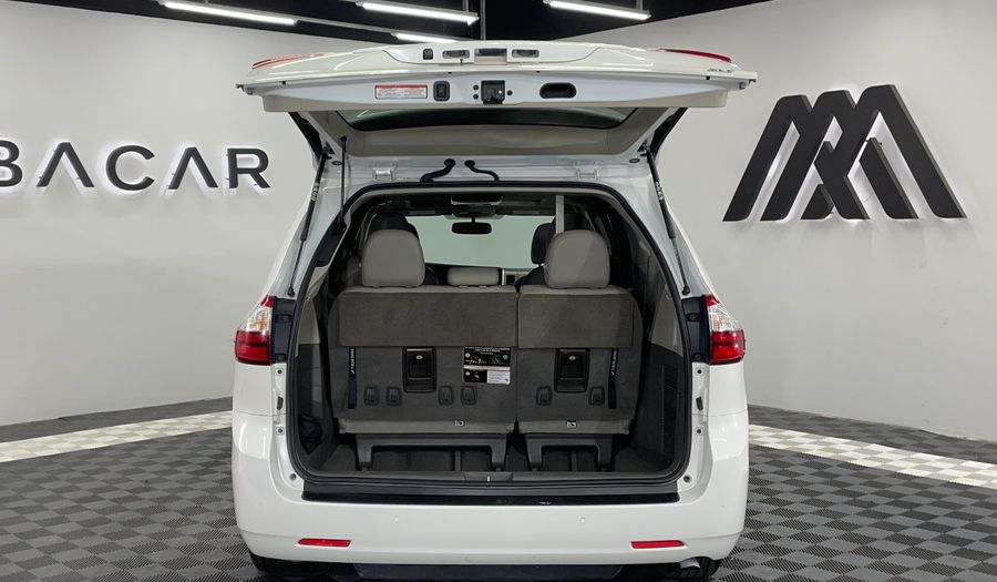 Toyota Sienna 3.5 XLE PIEL AUTO Minivan 2019