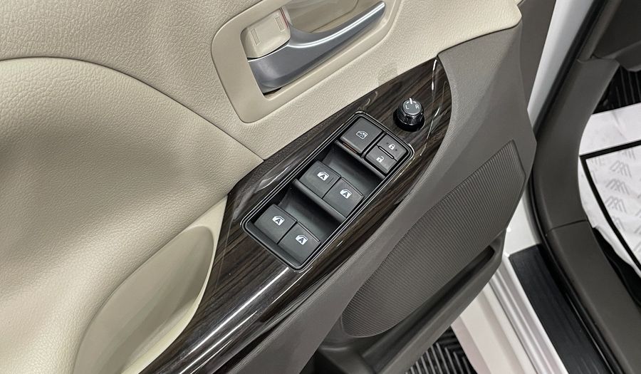 Toyota Sienna 3.5 XLE PIEL AUTO Minivan 2019