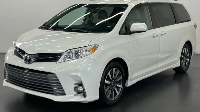 Toyota • Sienna