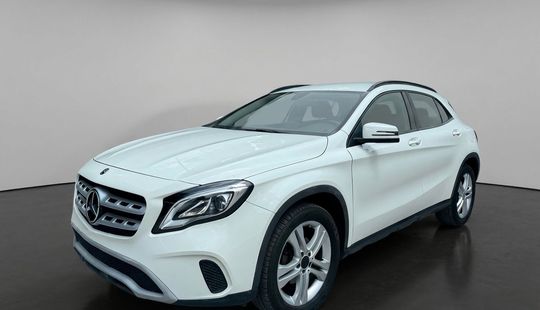 Mercedes Benz • Clase GLA