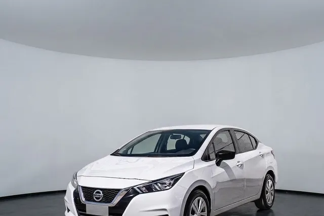 Nissan · Versa