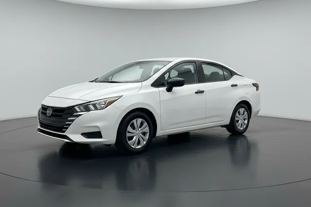 Nissan · Versa