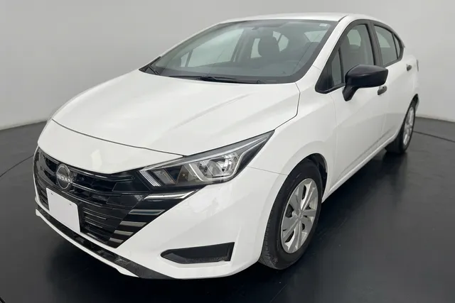 Nissan · Versa