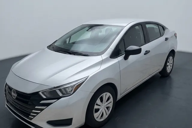 Nissan · Versa