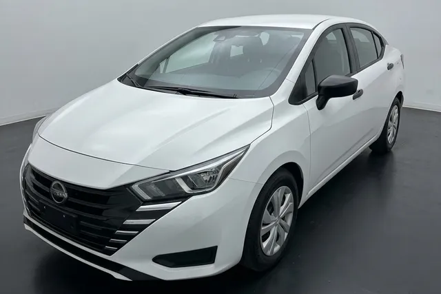 Nissan · Versa