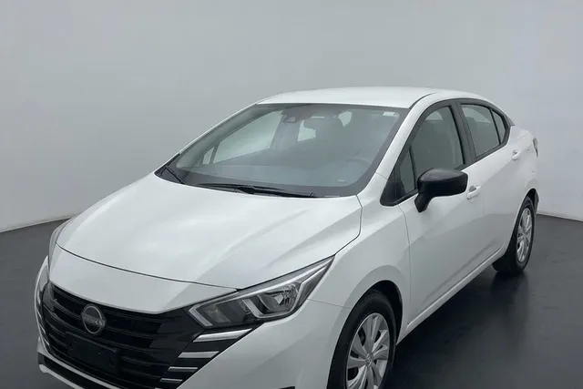Nissan · Versa