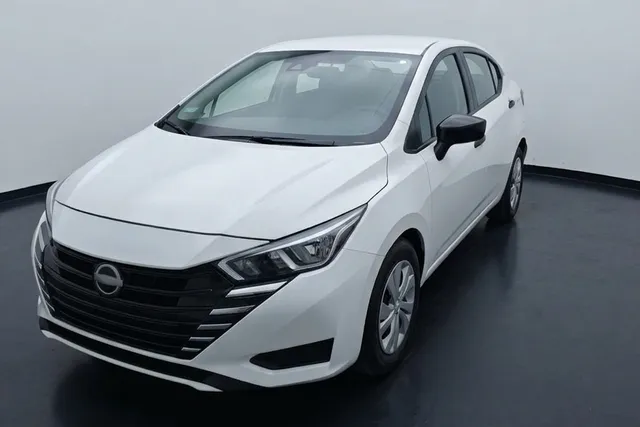 Nissan · Versa