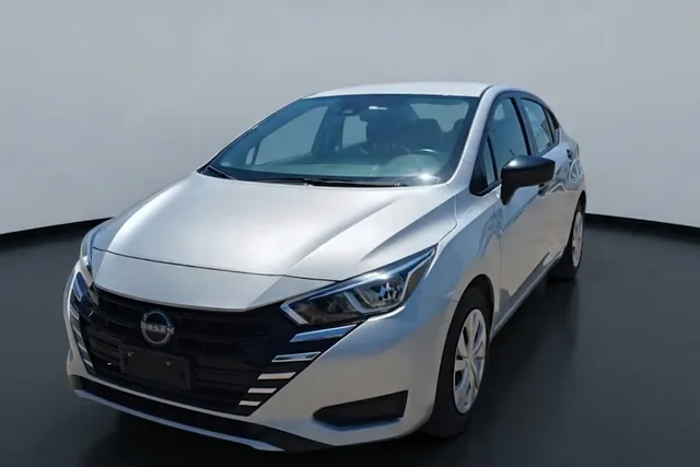 Nissan · Versa