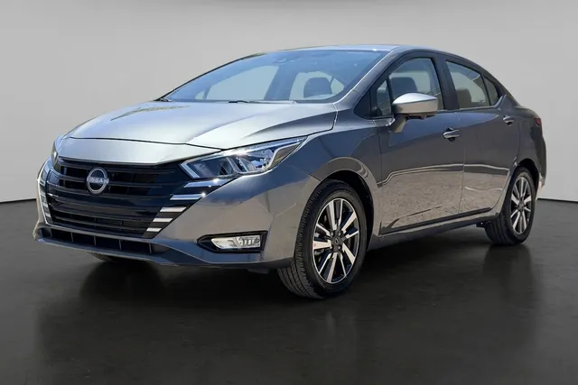 Nissan · Versa