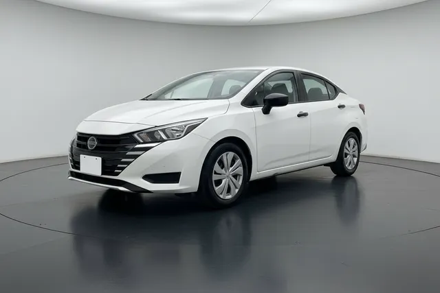 Nissan · Versa