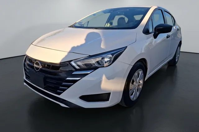 Nissan · Versa