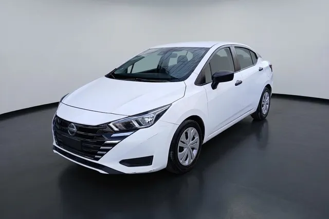 Nissan · Versa
