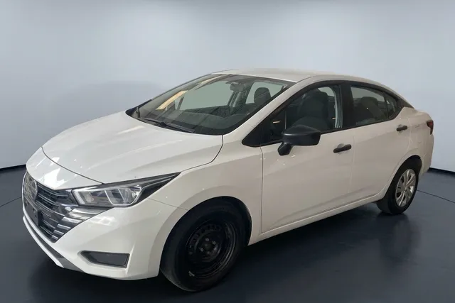 Nissan · Versa