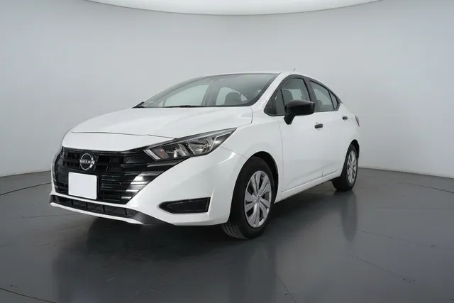 Nissan · Versa