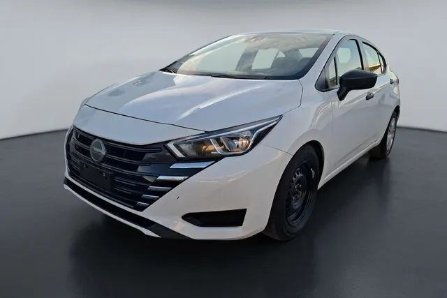 Nissan · Versa