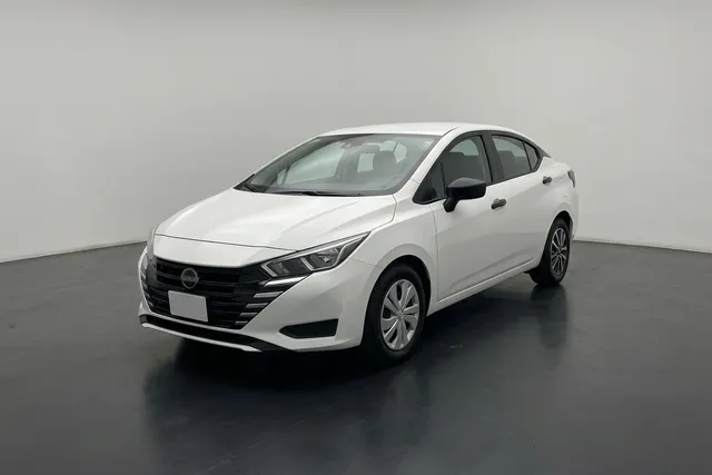Nissan · Versa