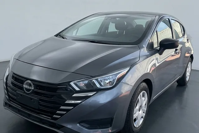 Nissan · Versa