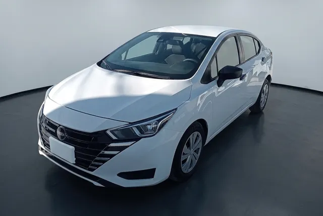 Nissan · Versa