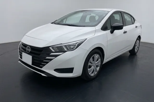 Nissan · Versa