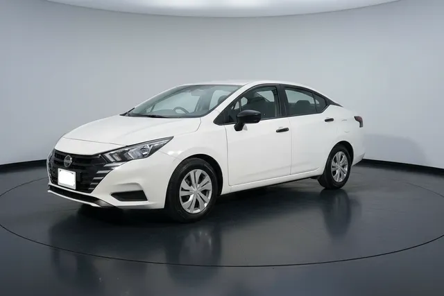 Nissan · Versa