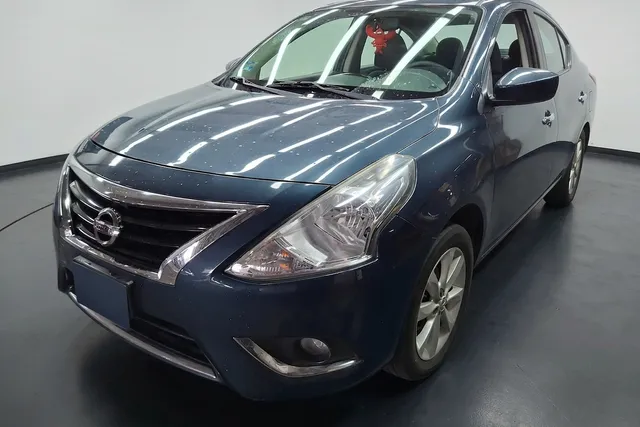 Nissan · Versa