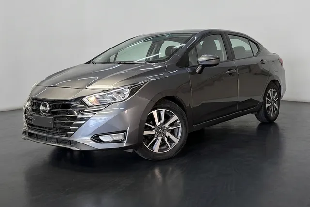 Nissan · Versa