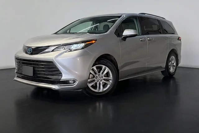 Toyota · Sienna