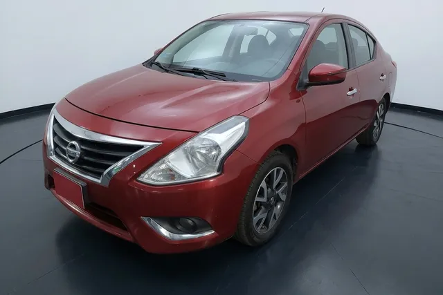Nissan · Versa