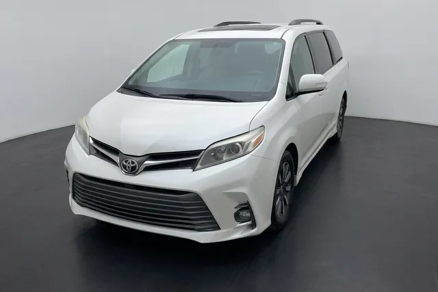 Toyota · Sienna